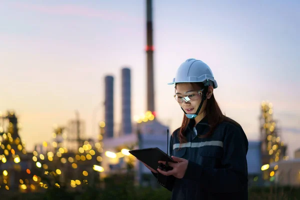 Asian Woman Petrochemical Engineer Working Night Digital Tablet Oil Gas — Stock Photo, Image