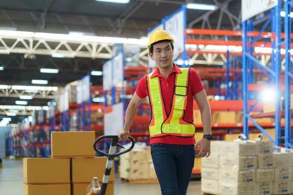 Shipping Boxes Asian Man Warehouse Worker Unloading Pallet Shipment Goods — Stock Photo, Image
