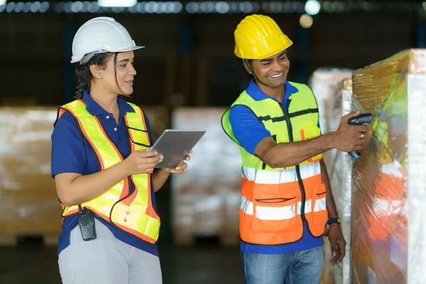 Asian Couple Warehouse Workers Checking Shipment Status Digital Tablet Computer — ストック写真