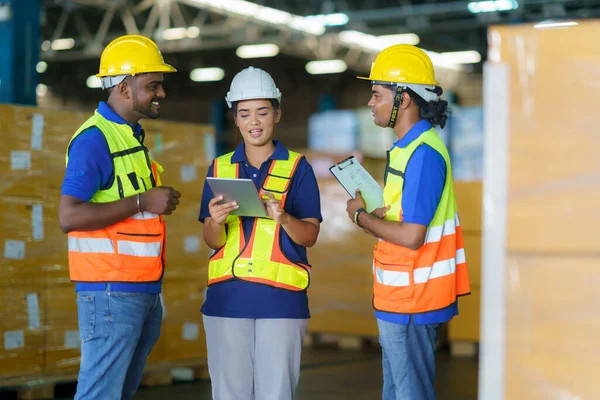 Asian Team Warehouse Workers Checking Shipment Status Digital Tablet Computer — ストック写真