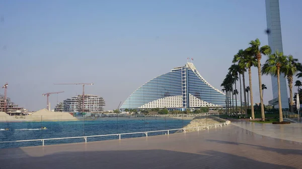 Construção Novo Hotel Forma Onda Frente Ilha Palm Jumeirah Dubai — Fotografia de Stock