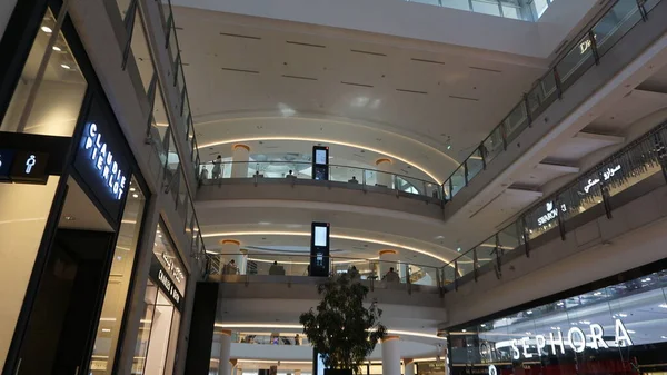 ドバイ アラブ首長国連邦 2021年10月19日 ドバイ アラブ首長国連邦で世界最大のショッピングモール — ストック写真