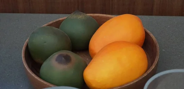 2020年迪拜世博会秘鲁食品展上的芒果 — 图库照片