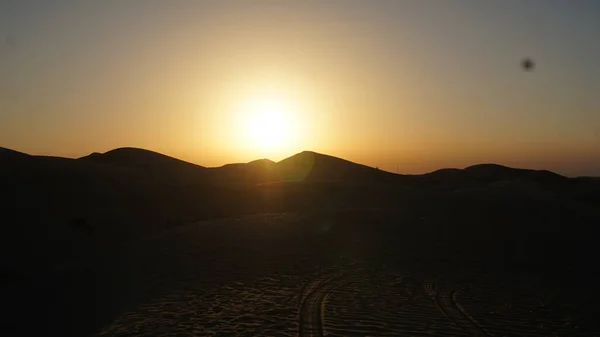 Geweldige Zonsondergang Woestijn Prachtige Arabische Woestijn Met Warme Kleuren Kleurrijke — Stockfoto