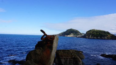 Güneşli bir sonbahar gününde San Sebastian Körfezi 'nin panoramik manzarası