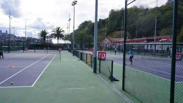 2021年11月6日 西班牙巴斯克地区Guipzcoa的Donosti San Sebastian 圣塞巴斯蒂安网球俱乐部球场的网球课程 — 图库照片