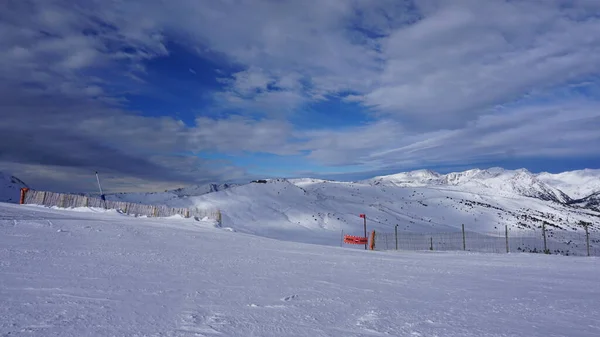 Verschneite Landschaft Der Skipisten Und Berge Von Grandvalira Andorra — Stockfoto