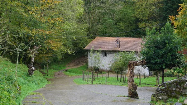 Ermita Piedra Cerca Del Monte Ernio Gipuzkoa — Foto de Stock