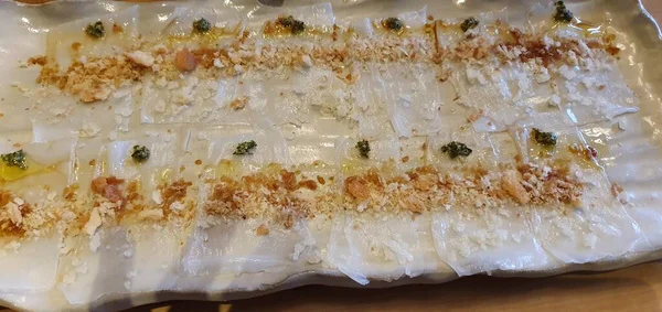 식당에서 뒤집힌 오징어 샌드위치 — 스톡 사진