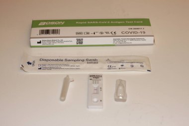 Donostia San Sebastian, Bask Ülkesi, İspanya, 26 Aralık 2021: Covid için antijen test kiti - 19