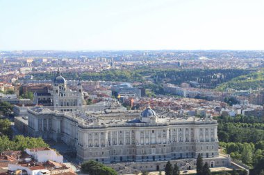 Madrid, İspanya, 17 Ağustos 2020: Ağustos 2020 'deki salgın sırasında Madrid' in panoramik manzarası