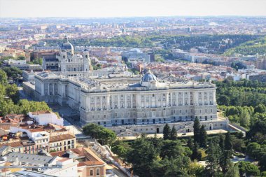 Madrid, İspanya, 17 Ağustos 2020: Ağustos 2020 'deki salgın sırasında Madrid' in panoramik manzarası