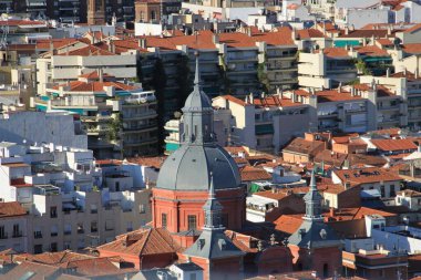 Madrid, İspanya, 17 Ağustos 2020: Ağustos 2020 'deki salgın sırasında Madrid' in panoramik manzarası