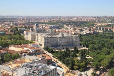 Madrid, İspanya, 17 Ağustos 2020: Ağustos 2020 'deki salgın sırasında Madrid' in panoramik manzarası