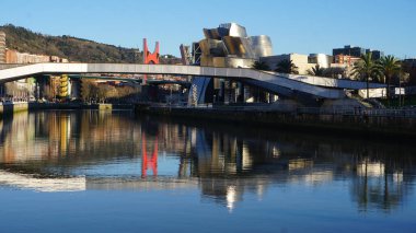 Guggenheim Bilbao, müze de arte moderno