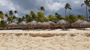 Dominik Cumhuriyeti 'ndeki Punta Cana, Playa Bavaro plajlarının manzarası. Karayip tatil kavramı.