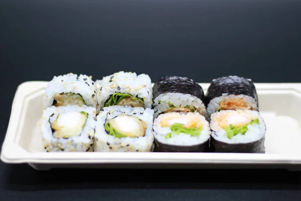 Japanse Sushi Een Zwarte Achtergrond Close — Stockfoto