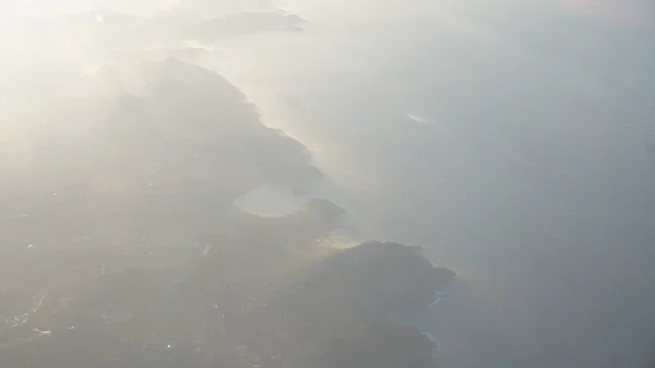 Pohled Záliv Donostia San Sebastian Letadla Mezi Mraky Odrazy Slunce — Stock fotografie