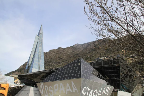 Andorra la Vella 'daki Caldea Spa' nın modern binası