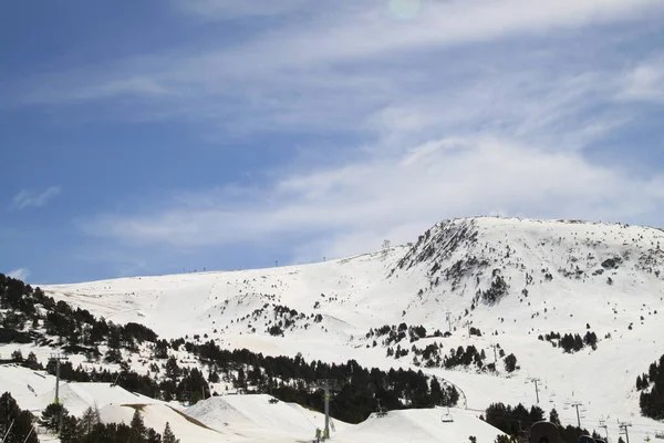 安道尔格拉纳维拉滑雪胜地的雪山景观 — 图库照片