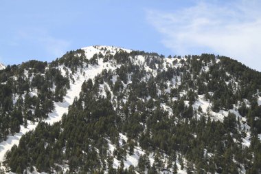 Grandvalira, Andorra kayak merkezindeki karlı dağların manzarası
