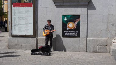 Madrid, İspanya Topluluğu, Nisan 15, 2022: Kutsal Cuma günü Madrid 'den sahneler
