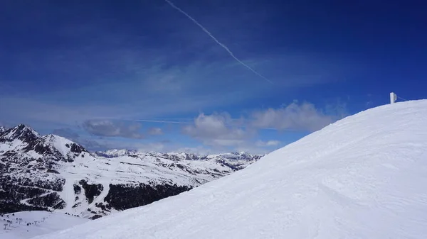 Nisanda Güneşli Bir Günde Andorra Daki Pireneler Deki Grandvalira Kayak — Stok fotoğraf