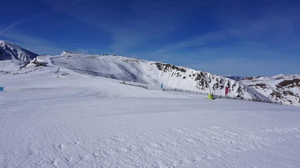 Krajobrazy Ośrodka Narciarskiego Grandvalira Pirenejach Andorze Słoneczny Dzień Kwietnia — Zdjęcie stockowe