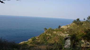 Donostia 'dan Pasaia' ya giden Bask bölgesinin manzarası..