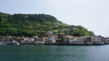 Bask ülkesindeki Pasaia Körfezi manzarası