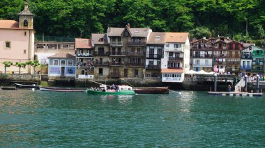 Bask ülkesindeki Pasaia Körfezi manzarası