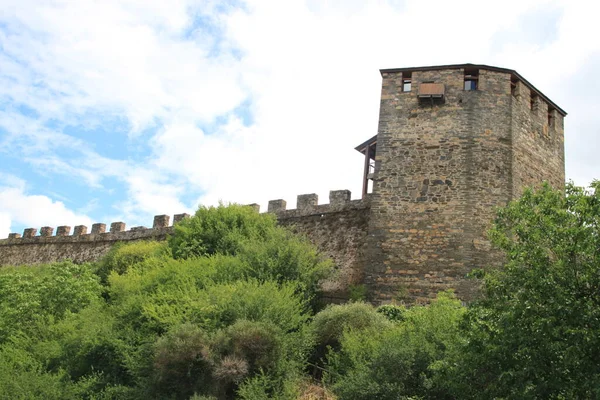 テンプル騎士団の城ポンフェラーダ ビエルソ スペインの家庭やメインの入り口 — ストック写真