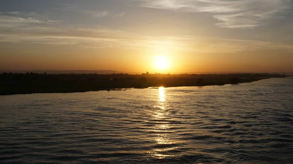 Günbatımı Mısır Nil Nehri Üzerinde — Stok fotoğraf