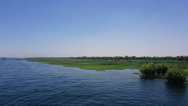 Mısır Daki Nil Nehri Kıyılarının Manzarası — Stok fotoğraf