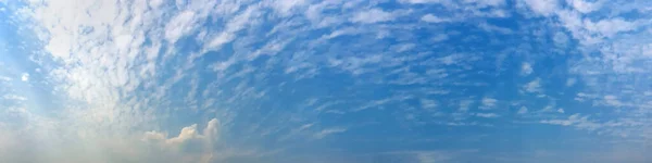 Panorama Hemel Met Mooie Bewolking Een Zonnige Dag Panoramisch Beeld — Stockfoto