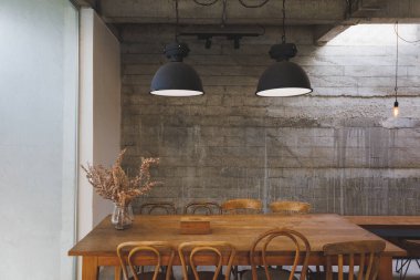 Kafe iç mimarisi koyu renkli bir çatı katı tarzı çeşitli kahvenin iç mekan görüntüsü açık kahve dükkanının arka planına hoş geldiniz