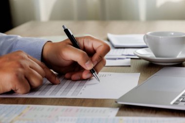 İş adamı Sözleşme Belgesi ve Kağıt Yönetimi Danışmanı ERP