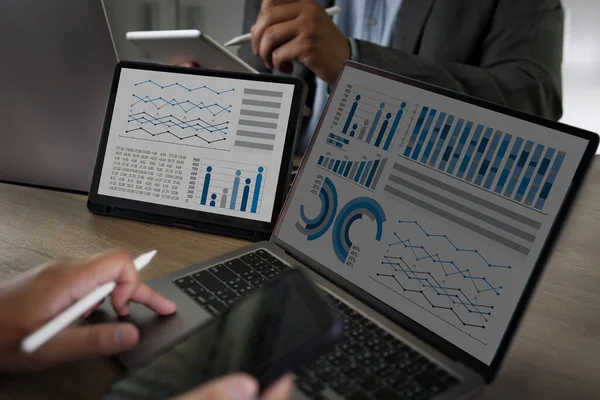 Twee Businessman Data Analyse Winst Het Computerscherm Analyseren Van Data — Stockfoto