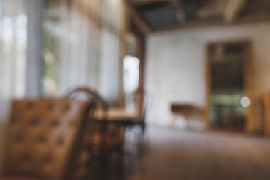 Bulanık kahve dükkanı ya da kafe restoranı. Çatı katı tarzı bir kafeterya. Açık kahve dükkanı ve anahtar görsel tasarım.