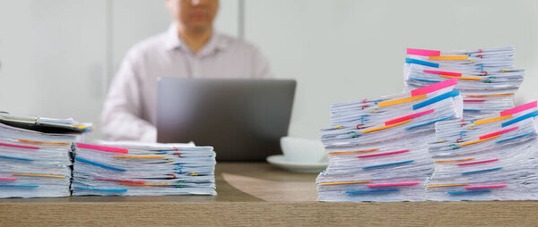 Проверка документов Отчеты о документообороте для анализа Концепция документооборота Данные документов в офисе на рабочем месте