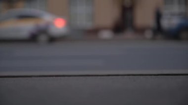 Bulanık araba trafiği. Araba ışıkları bokeh