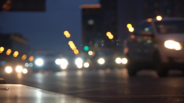 Luces de coche bokeh en la ciudad — Vídeos de Stock