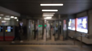 Yeraltı Tren İstasyonu 'ndaki Banliyö Kalabalığı - Ticari Kullanılabilir