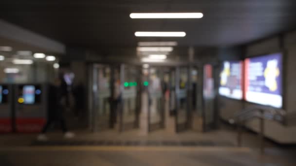 Pendlerströme in U-Bahn-Station - kommerziell nutzbar — Stockvideo