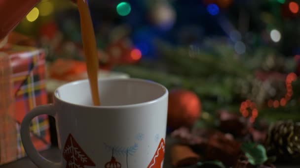 컵에 담긴 뜨거운 코코아를 클로즈업 한 모습 — 비디오