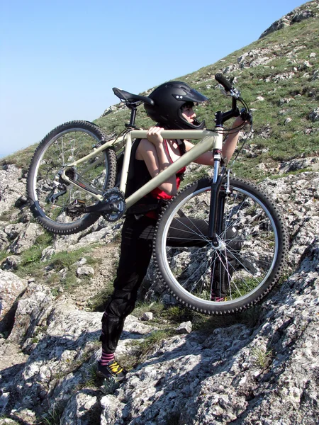 Mujer con bicicleta —  Fotos de Stock