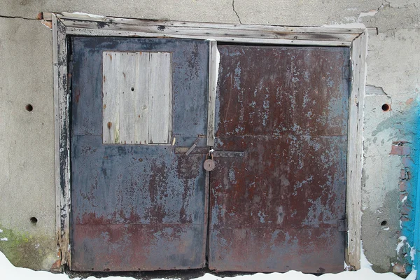 Stará garážová vrata — Stock fotografie
