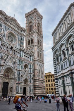 Floransa (İtalya), 3 Eylül 2021. Florence Katedrali. Bu İtalyan şehrinin en önemli anıtlarından biridir. Santa Maria del Fiore olarak da bilinir. Gotik sanatın başyapıtlarından biri ve ilk İtalyan Rönesansı.