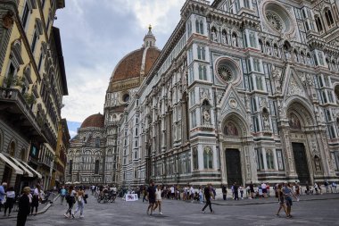 Floransa (İtalya), 3 Eylül 2021. Florence Katedrali. Bu İtalyan şehrinin en önemli anıtlarından biridir. Santa Maria del Fiore olarak da bilinir. Gotik sanatın başyapıtlarından biri ve ilk İtalyan Rönesansı.