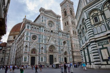 Floransa (İtalya), 3 Eylül 2021. Florence Katedrali. Bu İtalyan şehrinin en önemli anıtlarından biridir. Santa Maria del Fiore olarak da bilinir. Gotik sanatın başyapıtlarından biri ve ilk İtalyan Rönesansı.